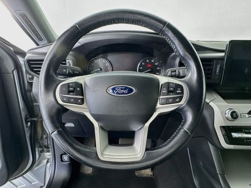 Used 2023 Ford Explorer XLT AWD/4WD image 11