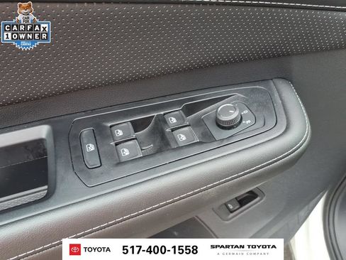 Used 2025 Volkswagen Atlas SE AWD/4WD image 14