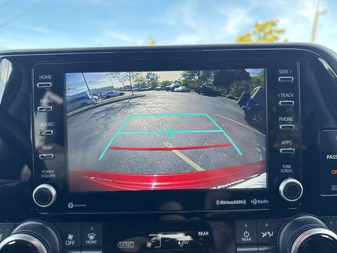 Used 2022 Toyota Highlander XLE image 35