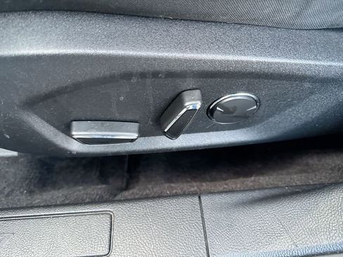 Used 2020 Ford Fusion SE image 12