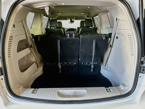 Used 2024 Chrysler Pacifica Touring-L FWD image 27
