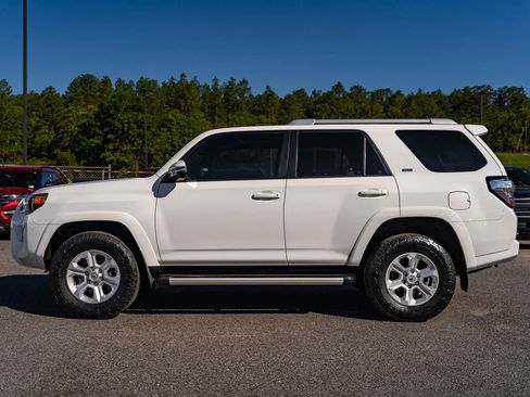 Used 2017 Toyota 4Runner SR5 Premium AWD/4WD image 4