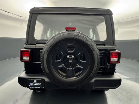 Used 2019 Jeep Wrangler Unlimited Sport image 4