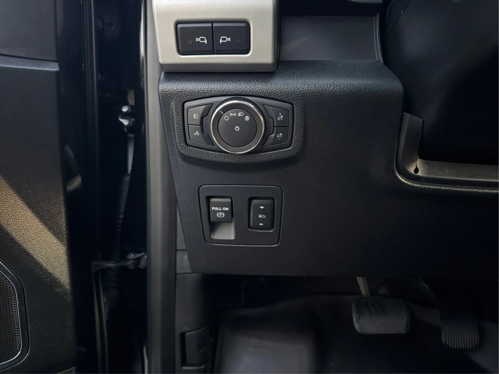 Used 2018 Ford F150 Lariat w/ Equipment Group 502A Luxury AWD/4WD image 50
