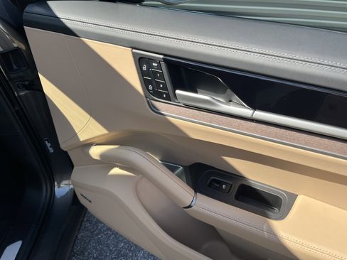 Certified 2025 Porsche Cayenne image 17