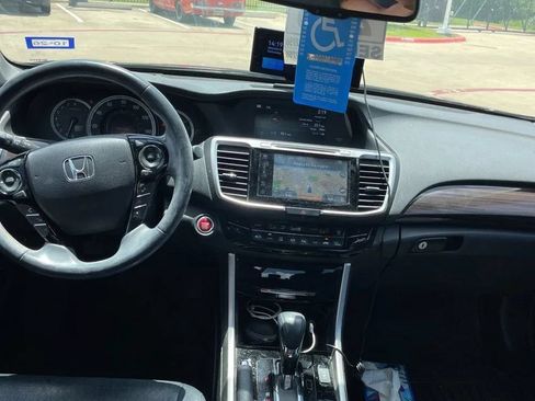 Used 2017 Honda Accord Touring image 25