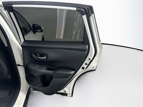 Used 2023 Honda HR-V LX image 28