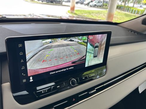 New 2025 Mitsubishi Outlander SE image 10