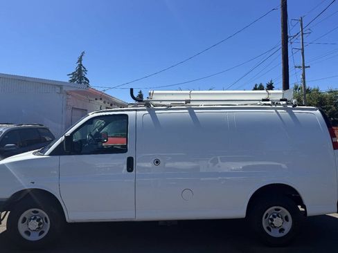 Used 2014 Chevrolet Express 2500 RWD image 4
