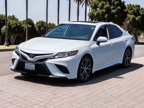 Used 2019 Toyota Camry SE w/ Carpet Mat Package FWD image 4