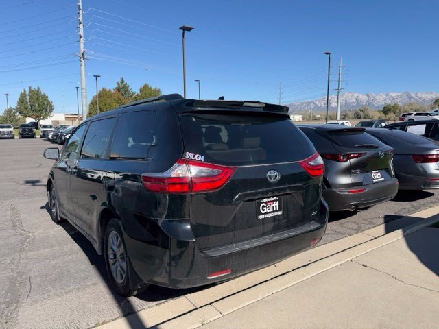 Used 2020 Toyota Sienna XLE FWD image 11