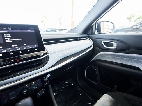 Used 2023 Jeep Compass Sport image 52