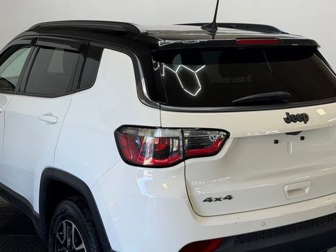 Used 2021 Jeep Compass Trailhawk w/ Sun and Sound Group AWD/4WD image 9