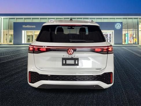 Used 2025 Volkswagen Tiguan SEL R-Line AWD/4WD image 24