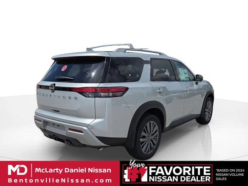 Used 2025 Nissan Pathfinder SL w/ SL Premium Package FWD image 5