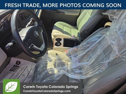 Used 2015 Toyota Sienna XLE Premium FWD image 9