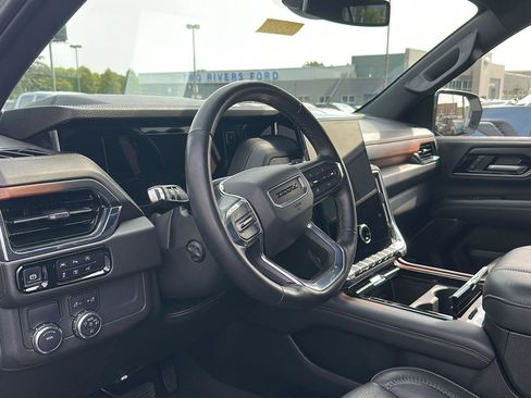 Used 2025 GMC Yukon XL Denali RWD image 2