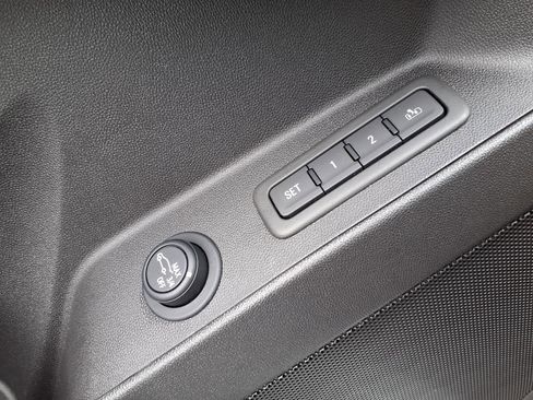 Used 2024 Chevrolet Equinox Premier image 20