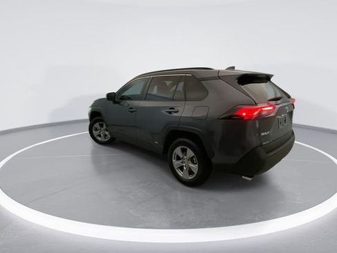 Used 2022 Toyota RAV4 XLE w/ Convenience Package AWD/4WD image 2