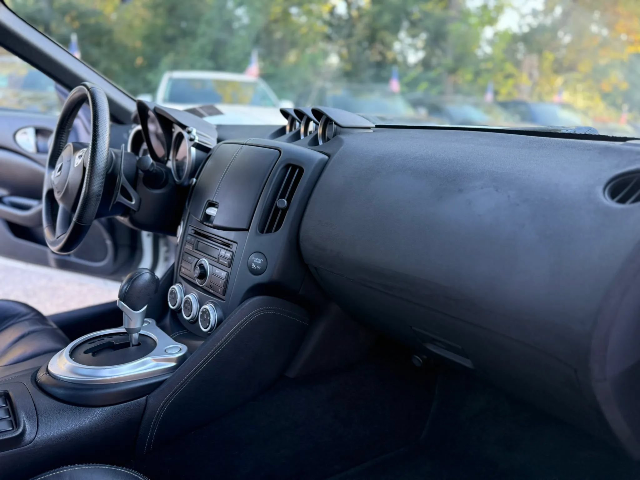 Used 2011 Nissan 370Z Coupe RWD image 15