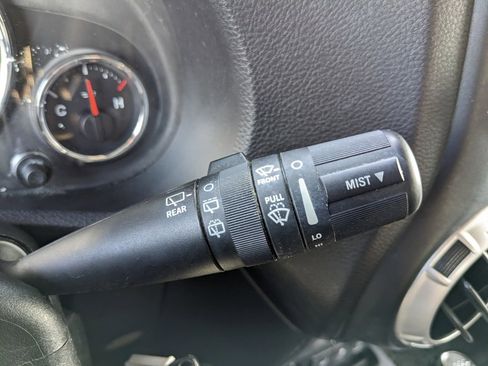 Used 2017 Jeep Wrangler Unlimited Sahara w/ Connectivity Group image 43