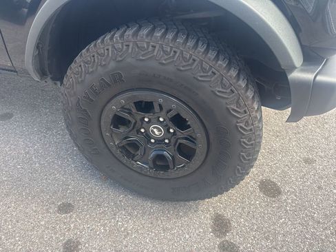 Used 2023 Ford Bronco Wildtrak image 9