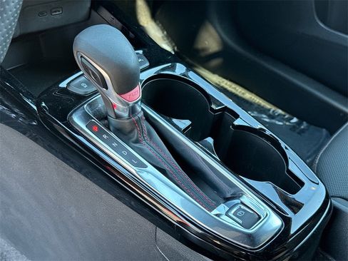 Used 2025 Chevrolet Trax RS image 16