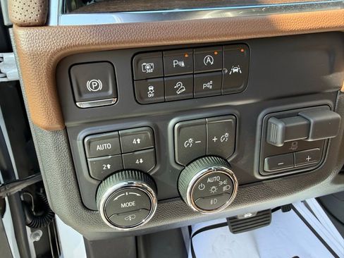 New 2026 Chevrolet Suburban High Country AWD/4WD image 22