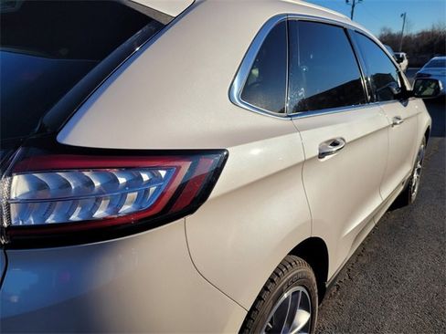 Used 2018 Ford Edge Titanium w/ Technology Package image 4