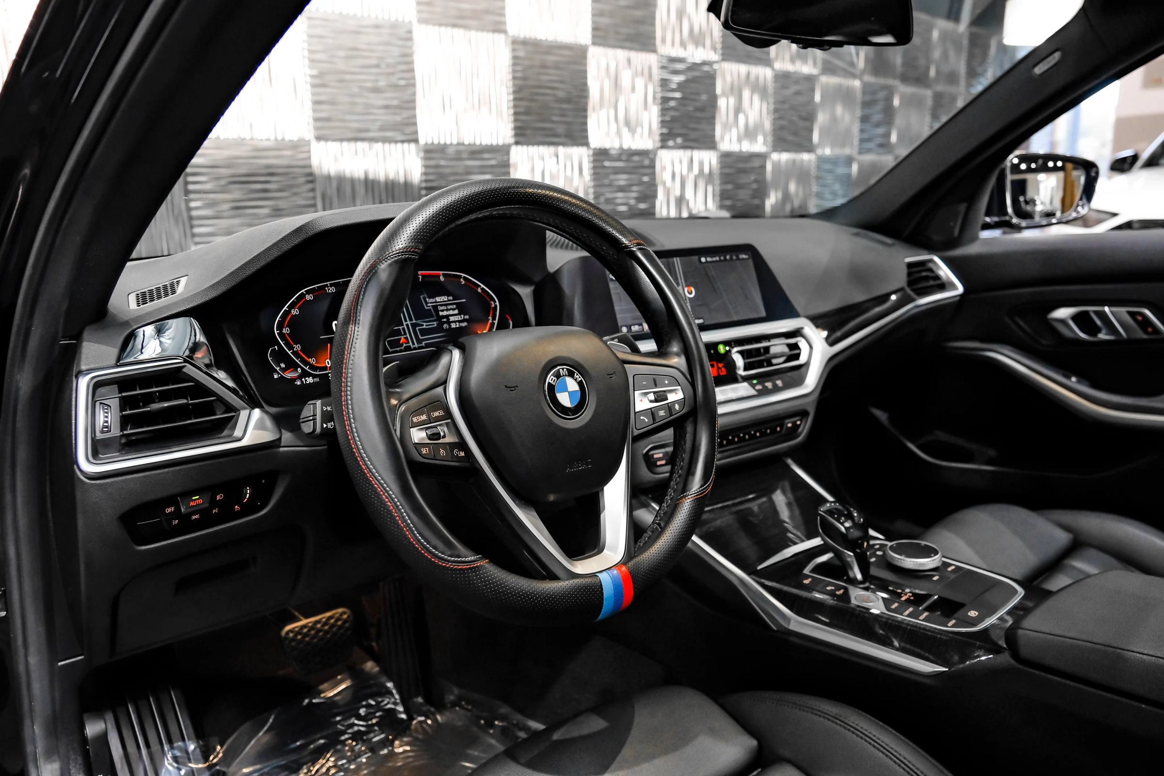 Used 2021 BMW 330i Sedan w/ Driving Assistance Package RWD image 3