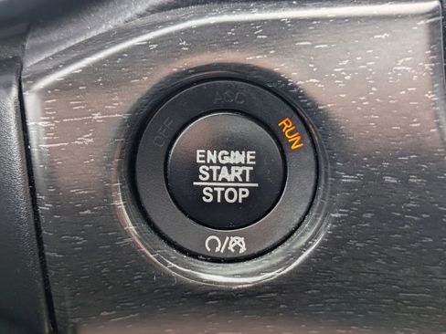 Used 2018 Jeep Grand Cherokee Laredo image 30