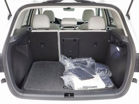 New 2025 Volkswagen Taos SE w/ Panoramic Sunroof Package image 17