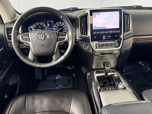 Used 2017 Toyota Land Cruiser image 30