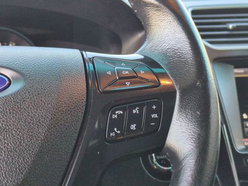 Used 2016 Ford Explorer XLT w/ Equipment Group 202A image 28