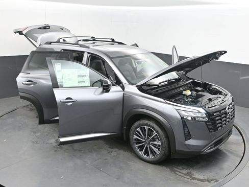 New 2026 Nissan Pathfinder Platinum FWD image 40