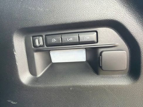 Used 2022 Ford Explorer Platinum w/ Equipment Group 601A AWD/4WD image 13