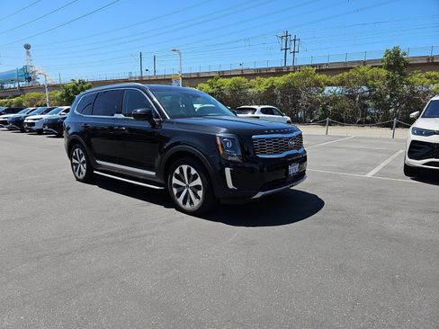 Used 2020 Kia Telluride EX w/ EX Premium Package FWD image 3