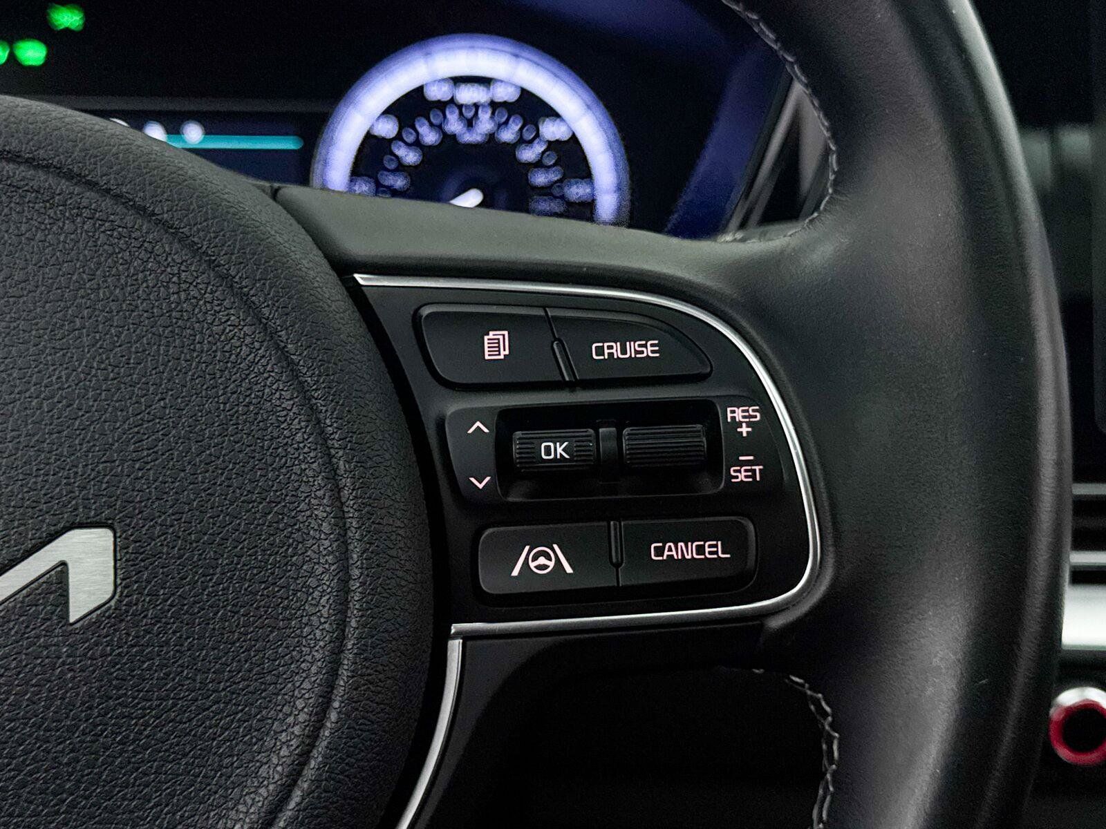 Used 2022 Kia Niro LXS FWD image 33