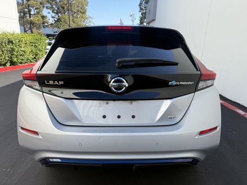Used 2020 Nissan Leaf SV w/ SV Technology Package FWD image 9