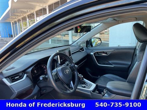 Used 2020 Toyota RAV4 Limited AWD/4WD image 31