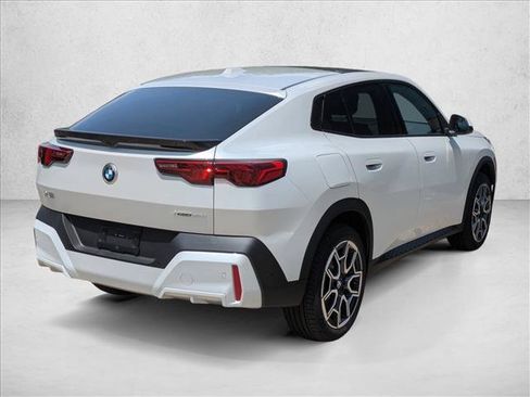 New 2026 BMW X2 xDrive28i w/ Technology Package AWD/4WD image 2