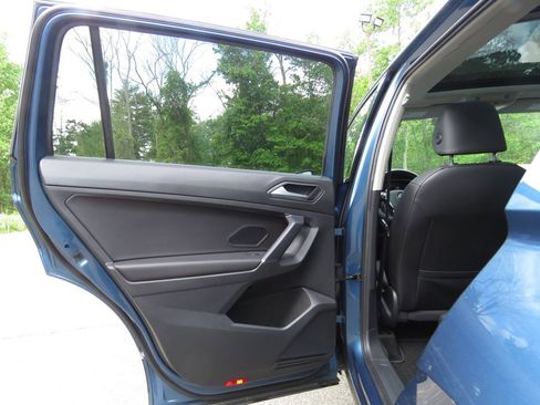 Used 2020 Volkswagen Tiguan SEL AWD/4WD image 19