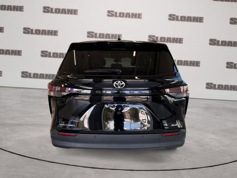 Used 2026 Toyota Sienna XLE AWD/4WD image 4
