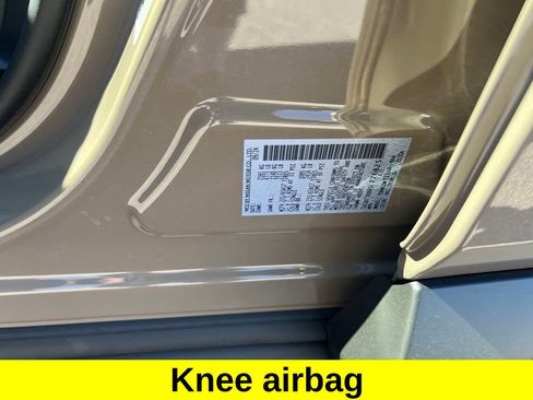 Certified 2025 Nissan Rogue SV image 30