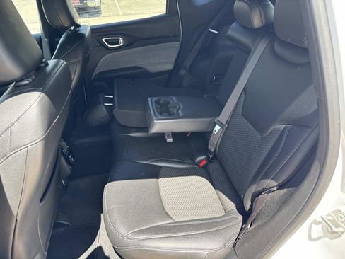 Used 2024 Jeep Compass Latitude AWD/4WD image 5