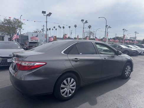 Used 2015 Toyota Camry LE image 4