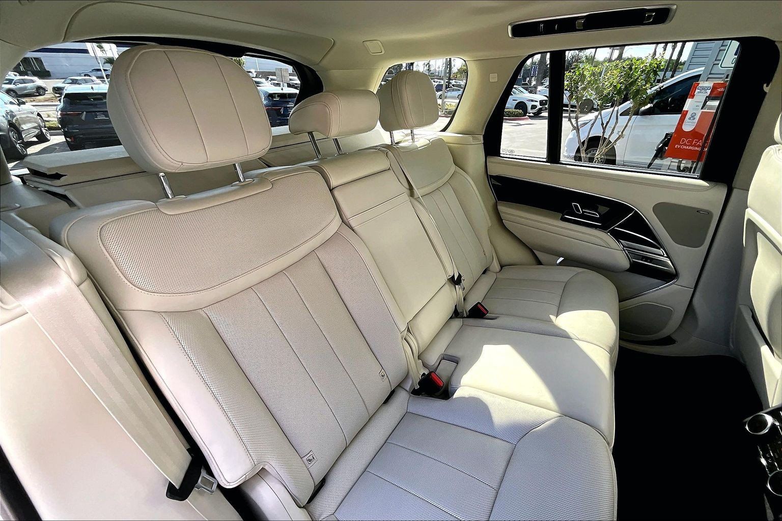 Certified 2023 Land Rover Range Rover SE AWD/4WD image 24