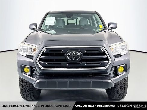 Used 2019 Toyota Tacoma SR5 AWD/4WD image 2