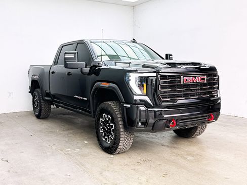 Used 2025 GMC Sierra 2500 AT4X AWD/4WD image 3