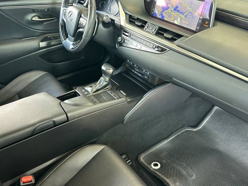 Used 2020 Lexus ES 300h w/ Premium Package FWD image 12